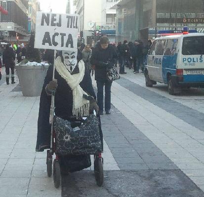 På väg till demonstrationen mot ACTA